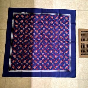 RAY STRAUSS VTG Polyester Square scarf. One small stain.